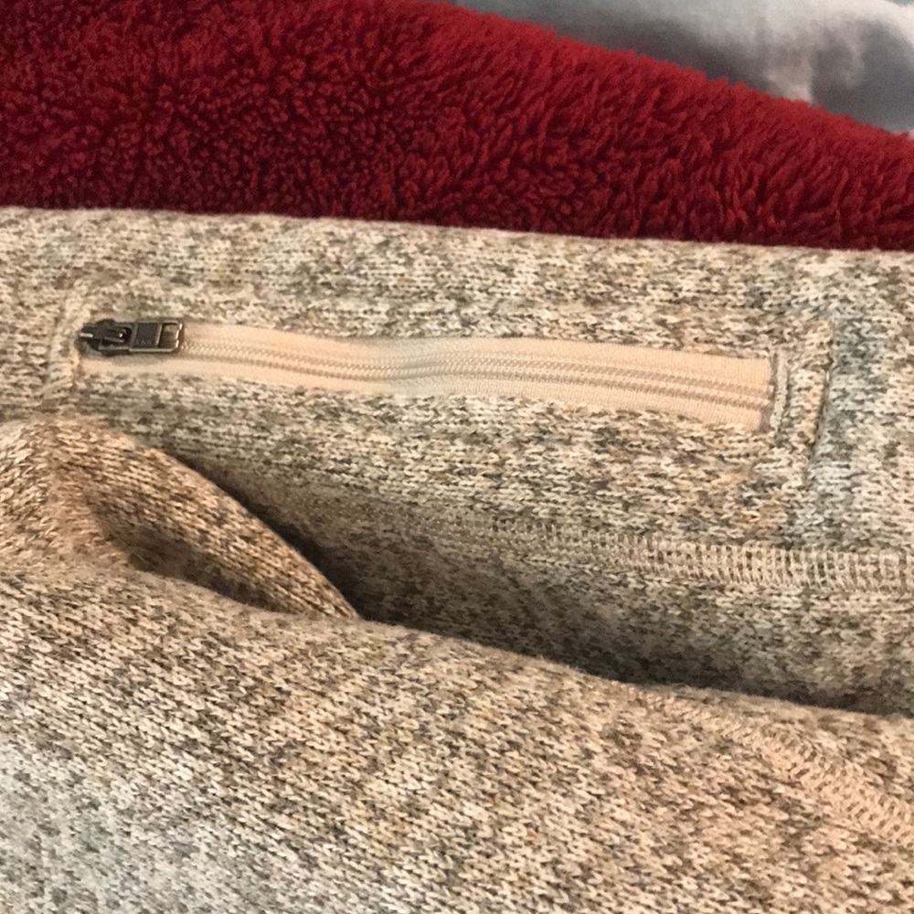 Women’s tan Patagonia zip up - Picture 3 of 7